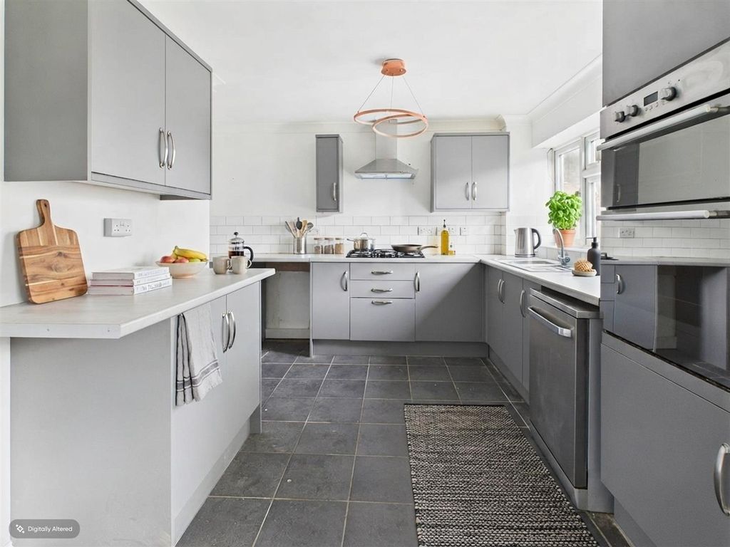 Property photo 3 of 13 Cam02342G0-Pr0153-Still001-001.Jpg