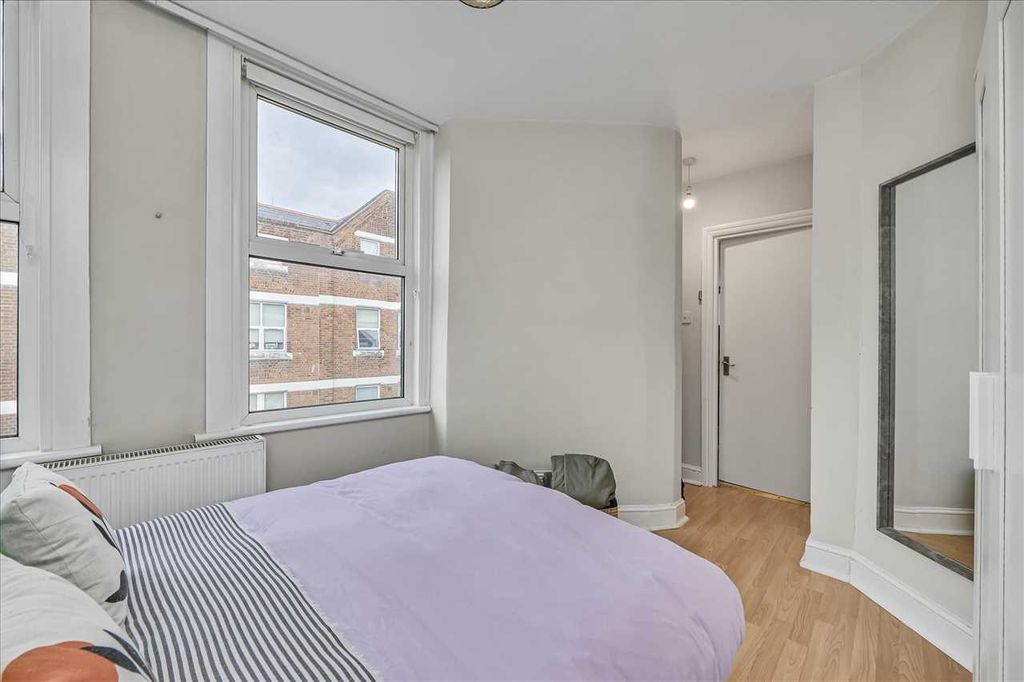 Property photo 3 of 6 Bedroom