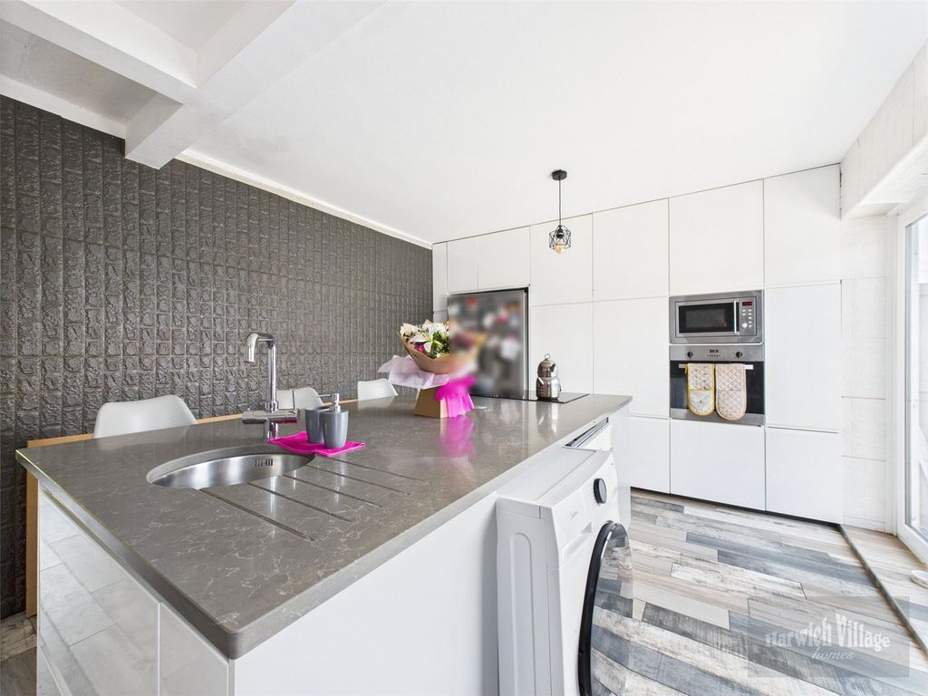Property photo 3 of 13 Kitchen