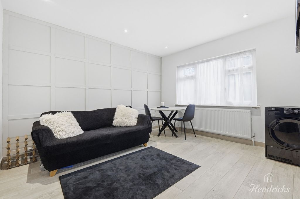 Property photo 2 of 24