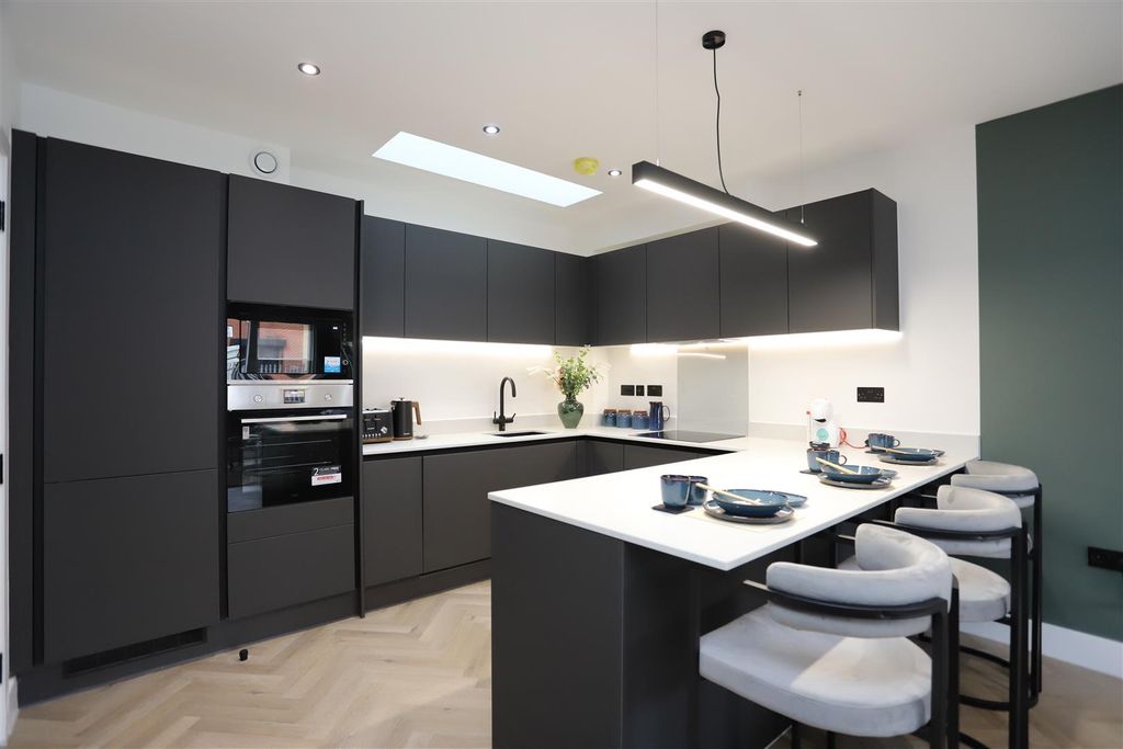 Property photo 3 of 13 Kit.Jpg