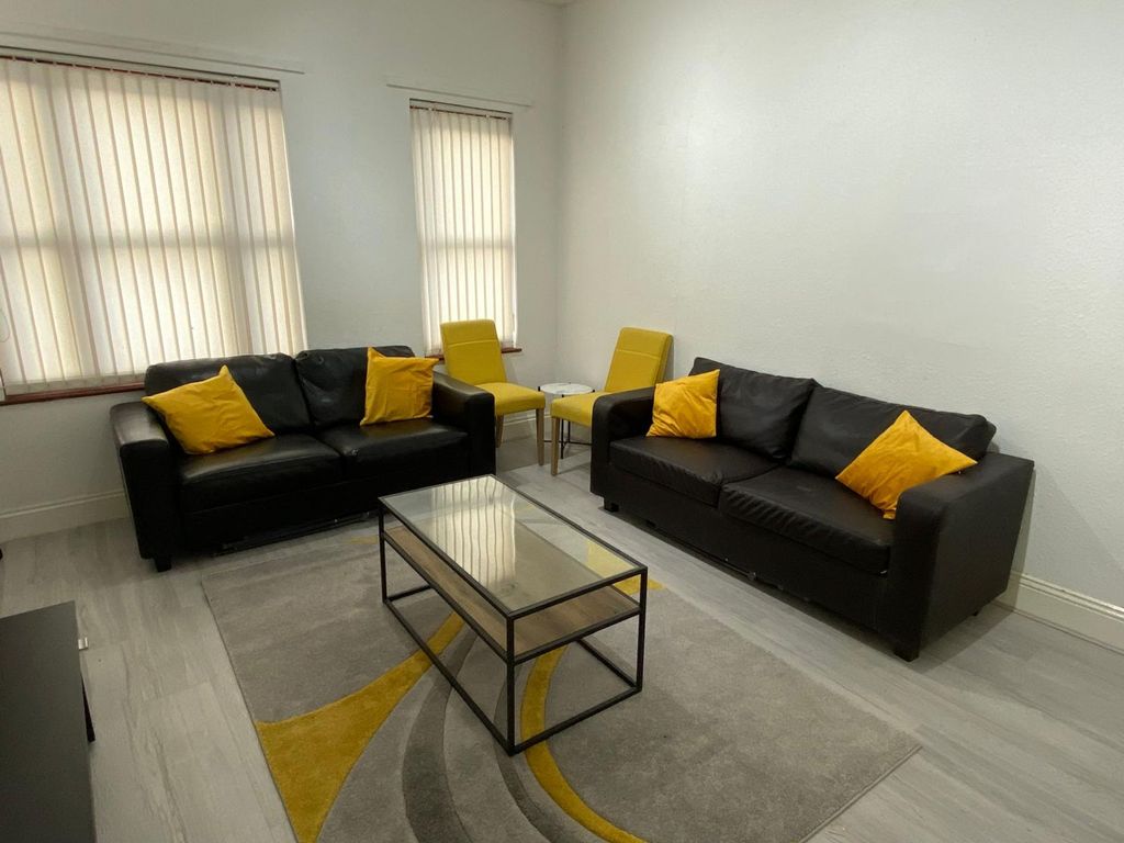 Property photo 2 of 14 Communal Lounge