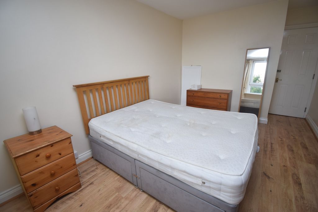 Property photo 3 of 8 Bedroom 3 (3)