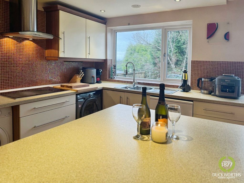 Property photo 2 of 39