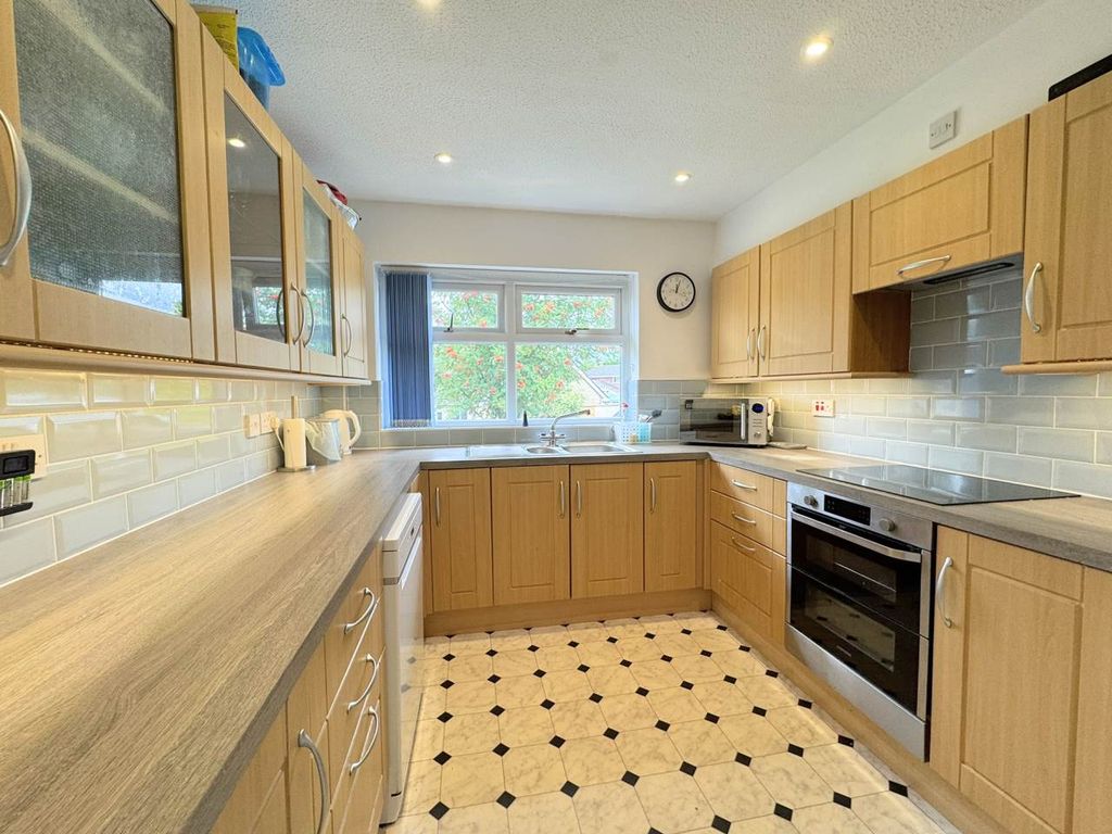 Property photo 2 of 14 Kitchen