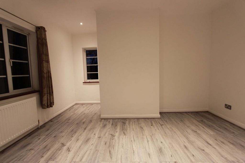 Property photo 3 of 33