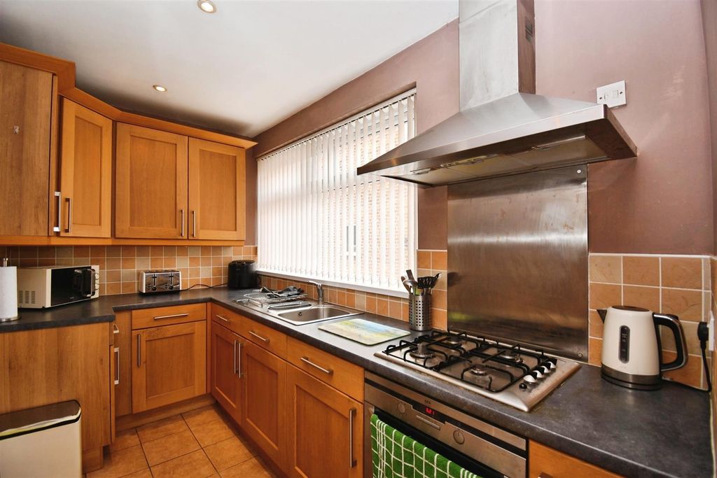 Property photo 3 of 16 7c49Eb93-73 20Hull 20rd 20 20 2816 29.Jpg