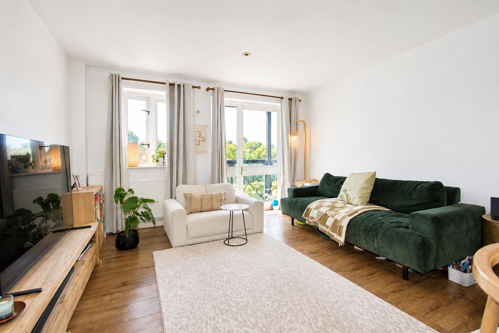 Property photo 2 of 13 dc1Fb2B9-67B3-4390-Ab0F-07A7c2863Eb1.Png