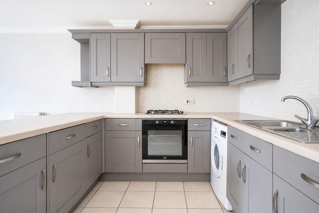 Property photo 3 of 14 Kitchen
