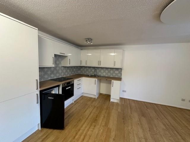 Property photo 3 of 12 Kitchen 3.Jpg