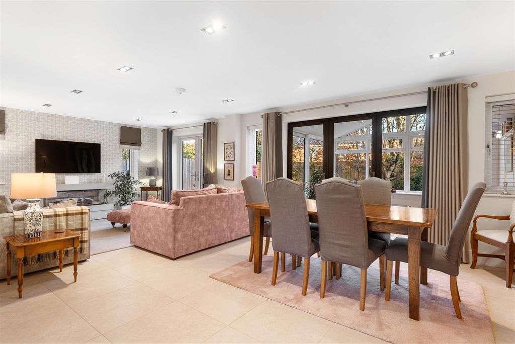 Property photo 2 of 18