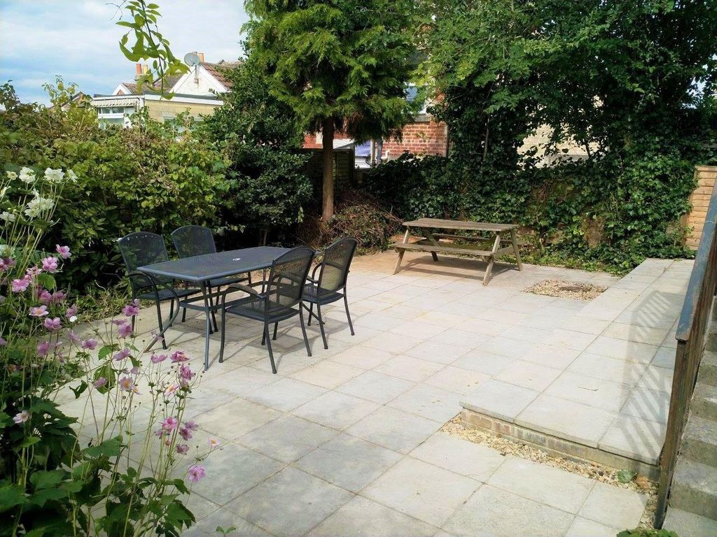 Property photo 2 of 13 Garden