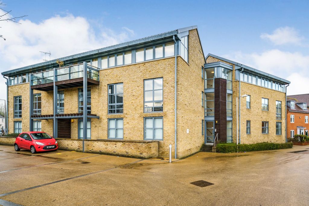 2 bed flat for sale Church Langley