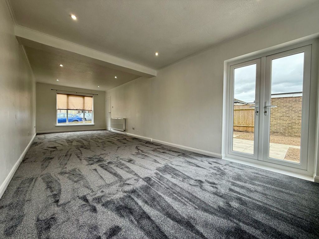 Property photo 3 of 17 Living Room