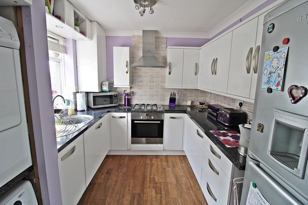 Property photo 2 of 22 Kitchen