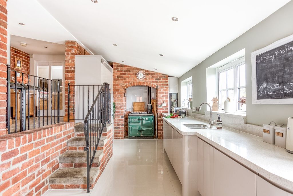 Property photo 3 of 40 48459111