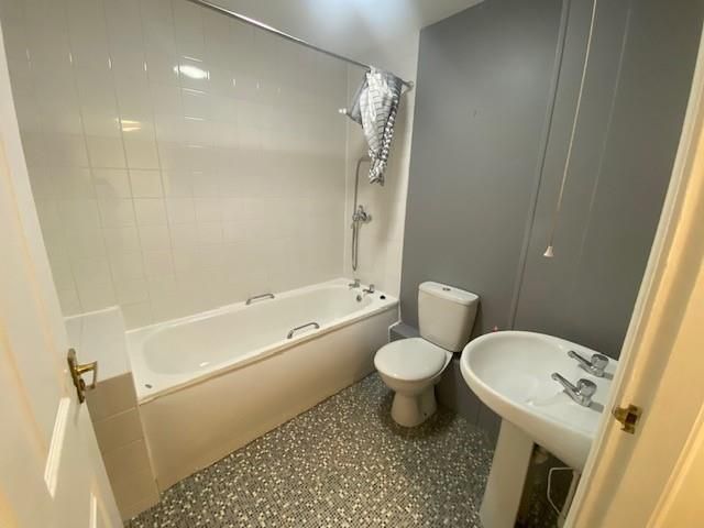 Property photo 3 of 20 Bathroom.Jpg