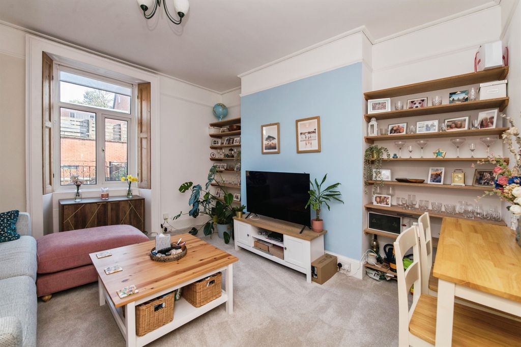 Property photo 2 of 28