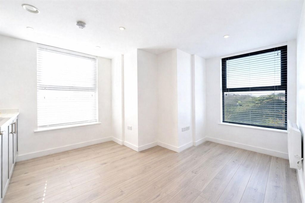 Property photo 3 of 5 Lounge Col.Jpeg