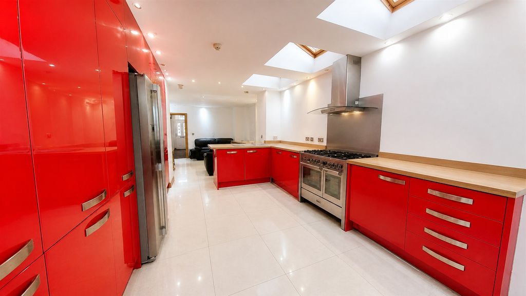 Property photo 2 of 12 305-Heeley-Road-0304
