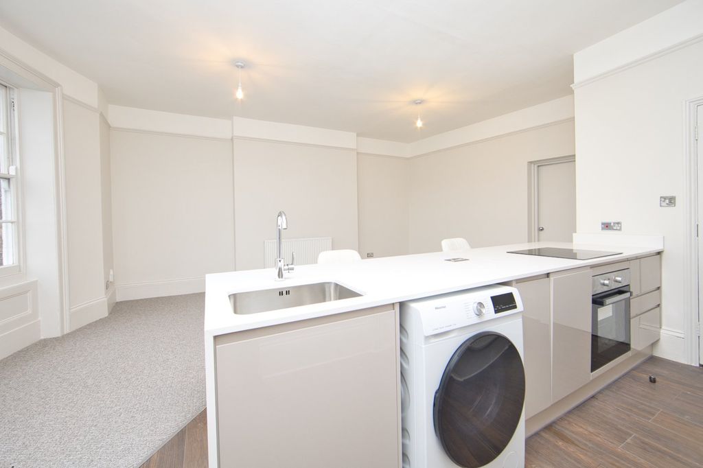 Property photo 3 of 9 Picture 3