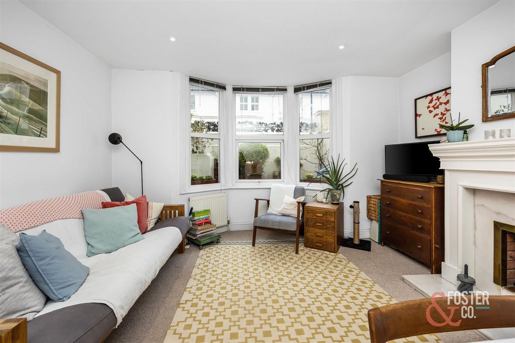 Property photo 2 of 12 Goldstone Road_63_Garden Flat-0002.Jpg