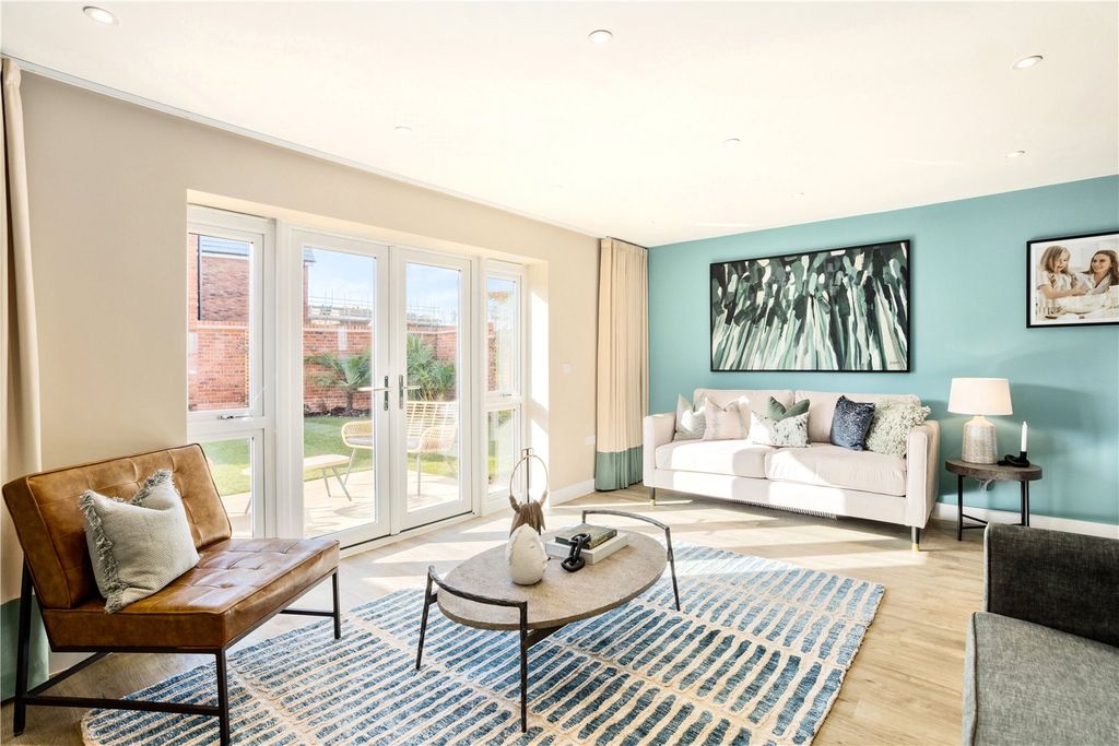 Property photo 2 of 12 Show Home