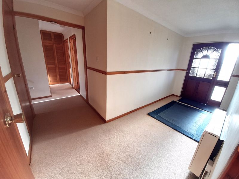 Property photo 3 of 17 Entrance Hall