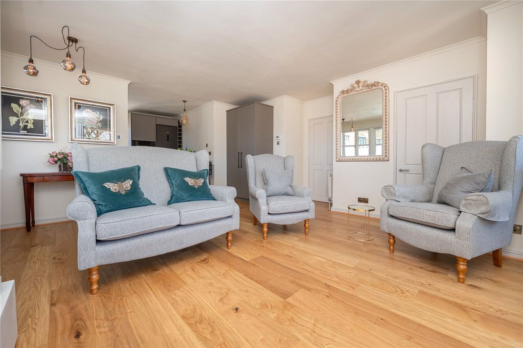 Property photo 2 of 35 Picture No. 11