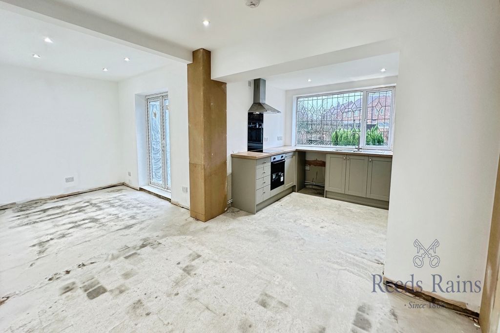 Property photo 2 of 15 Kitchen Diner