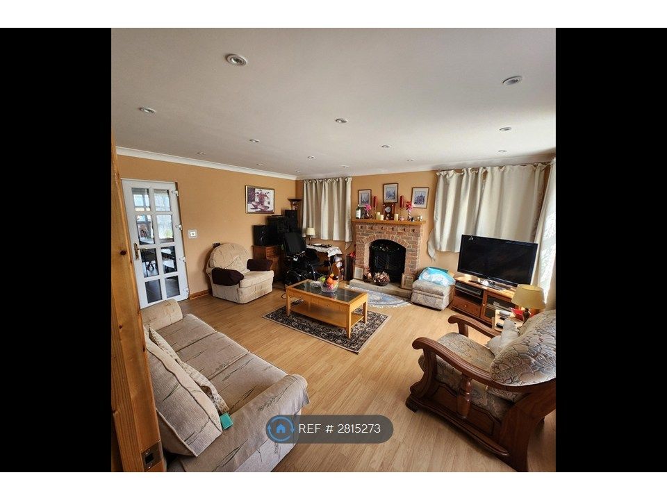 Property photo 2 of 20 Living Room