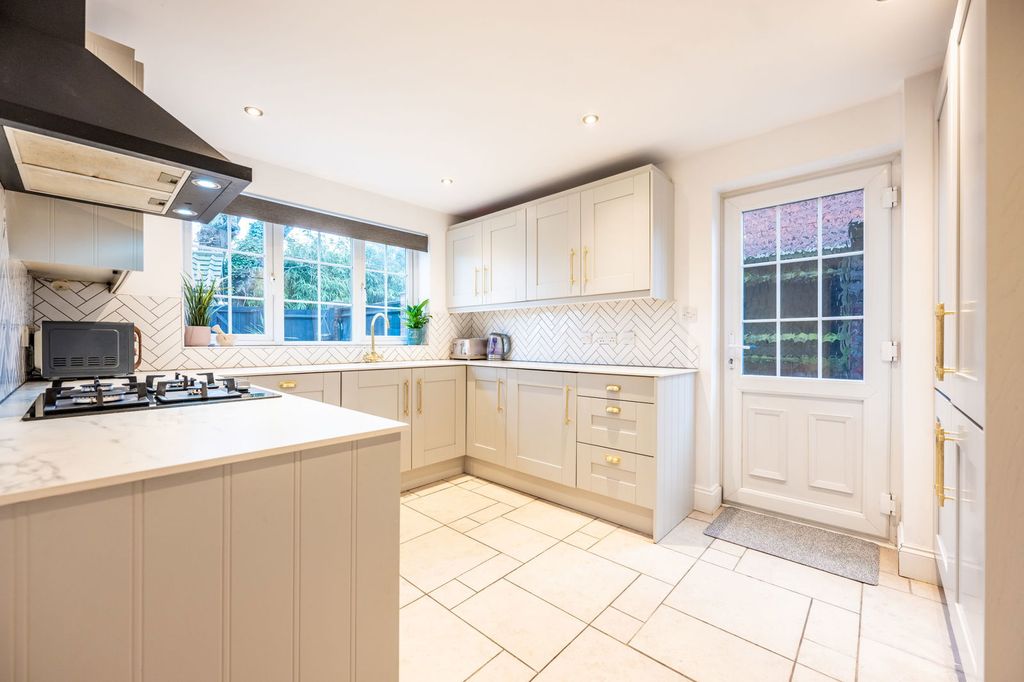 Property photo 1 of 41