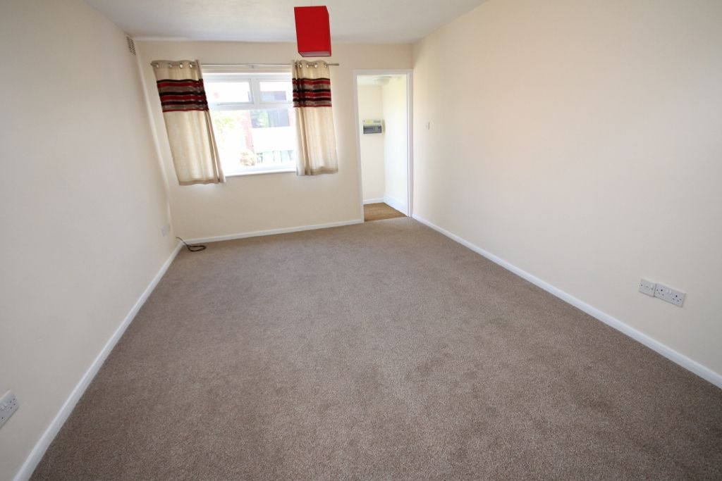 Property photo 2 of 8 Lounge