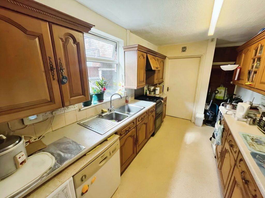 Property photo 1 of 12 Kitchen
