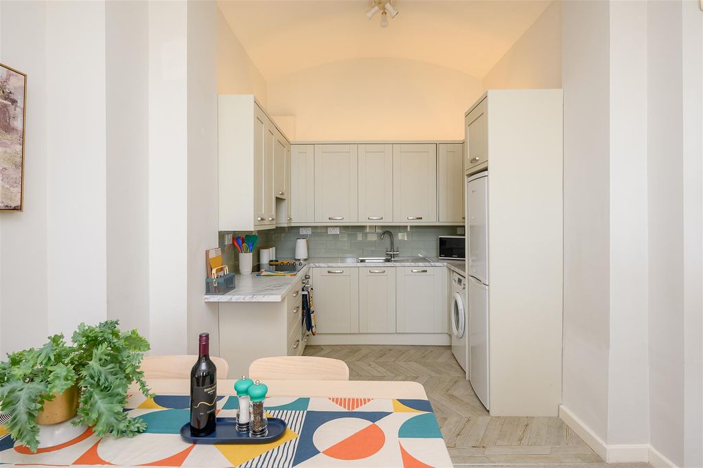 Property photo 3 of 14 Kitchen