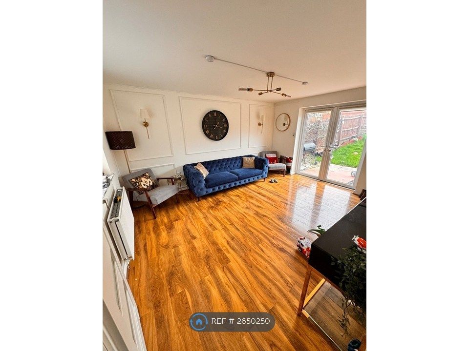 Property photo 1 of 14 Lounge