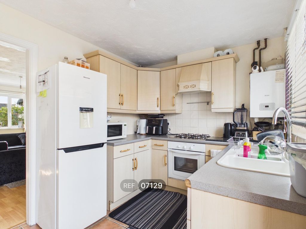 Property photo 2 of 17 Kitchen