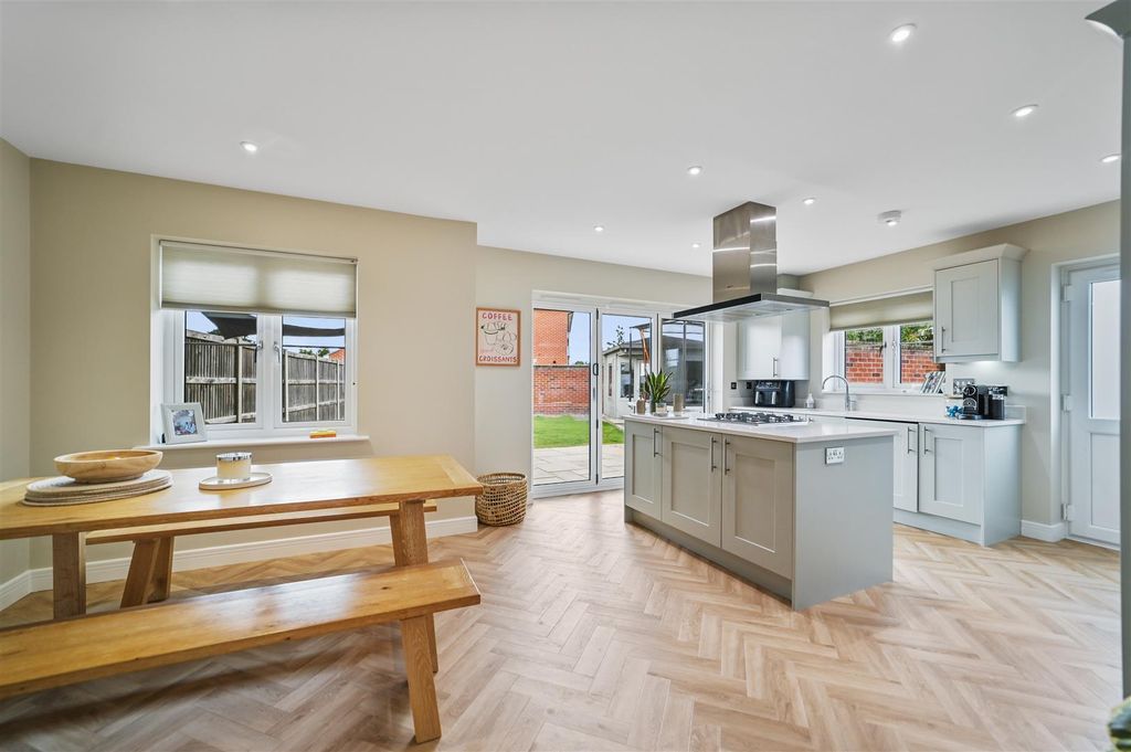 Property photo 2 of 18 Kitchen Dining Room