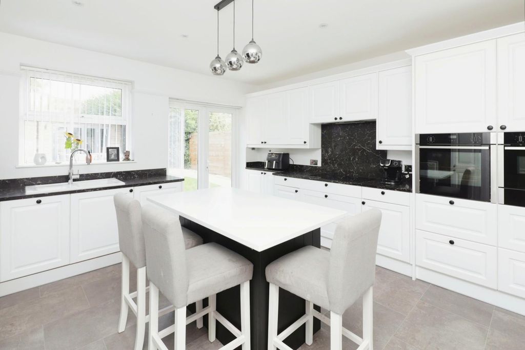 Property photo 3 of 20 19-29.Jpg