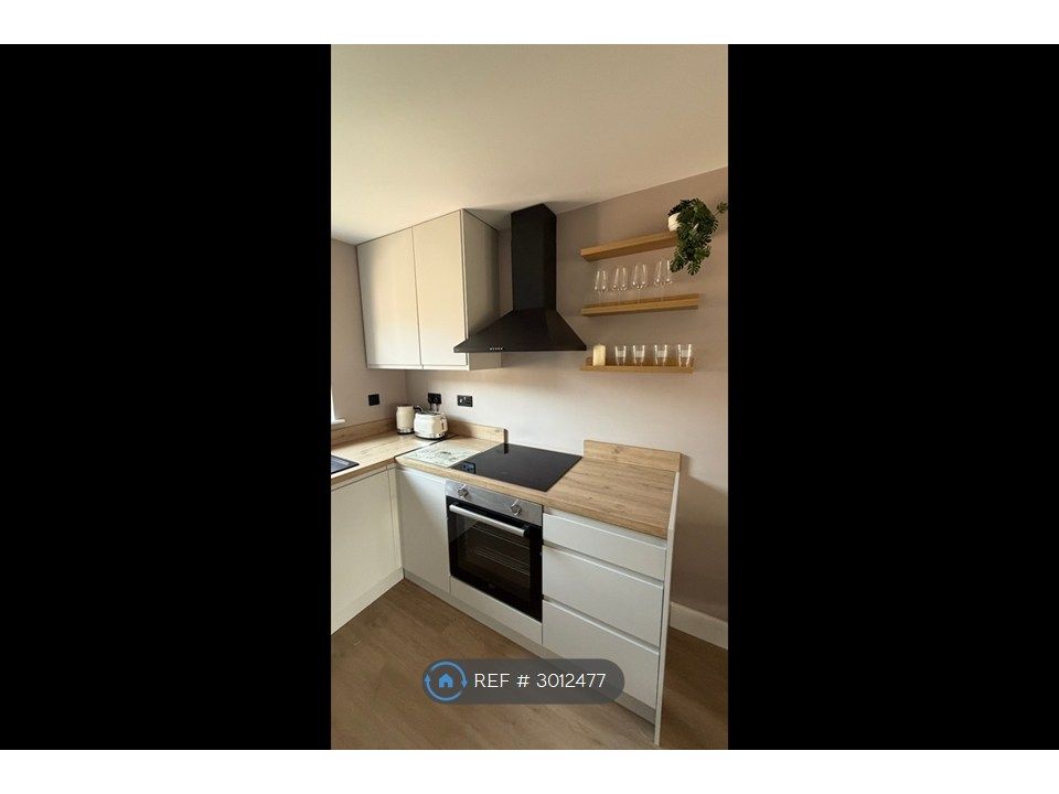 Property photo 3 of 12 Kitchen