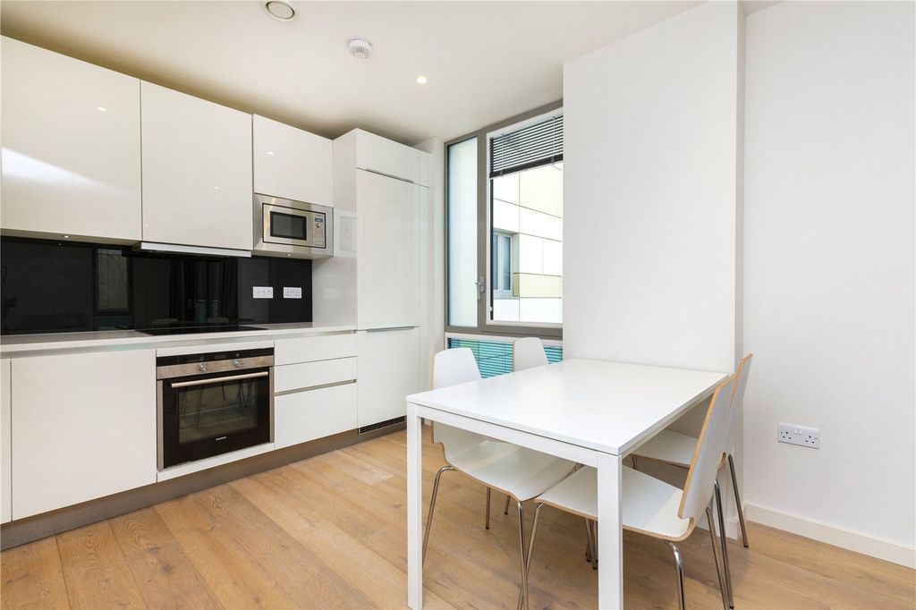 Property photo 2 of 19 Kitchen