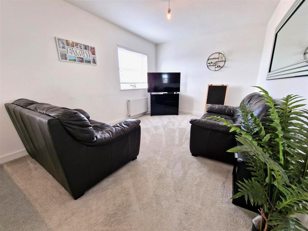 Property photo 2 of 8 3.Jpg