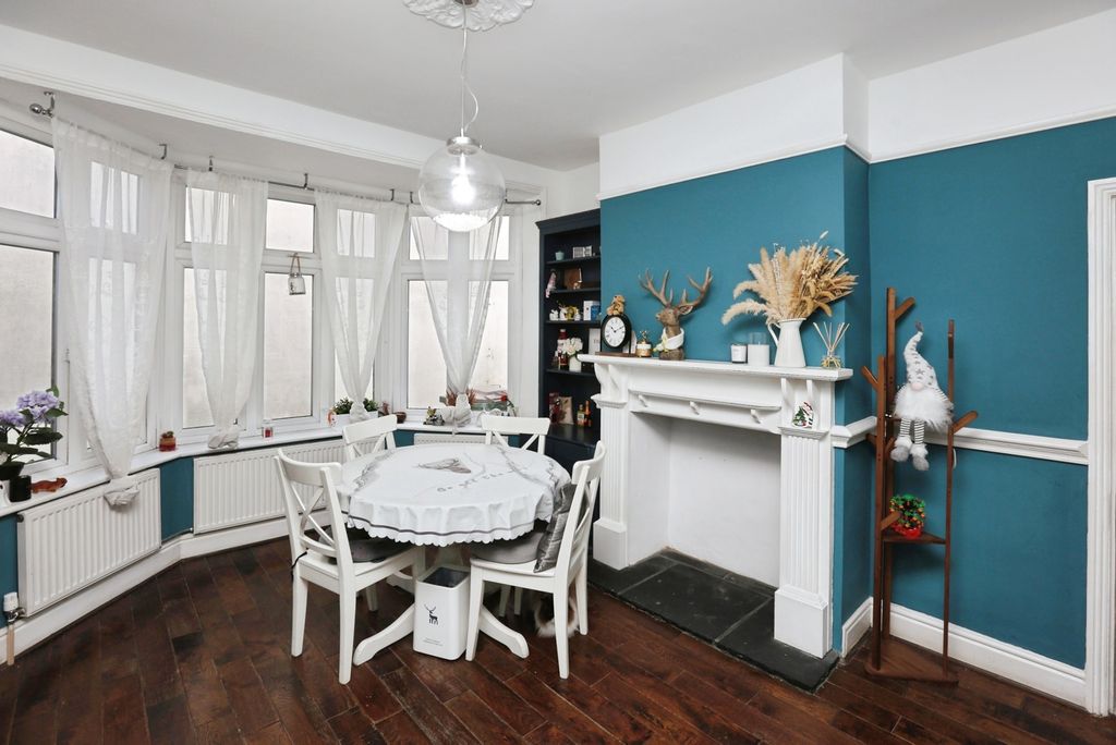 Property photo 3 of 18 Pbox-Img.Jpg