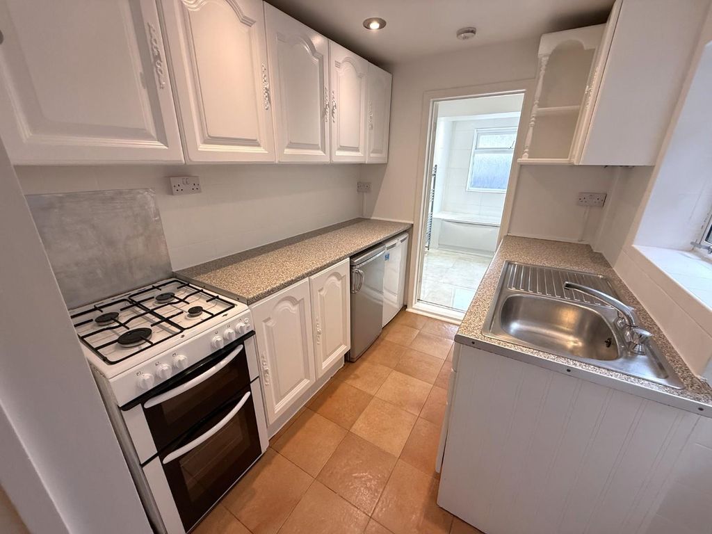 Property photo 3 of 12 Kitchen