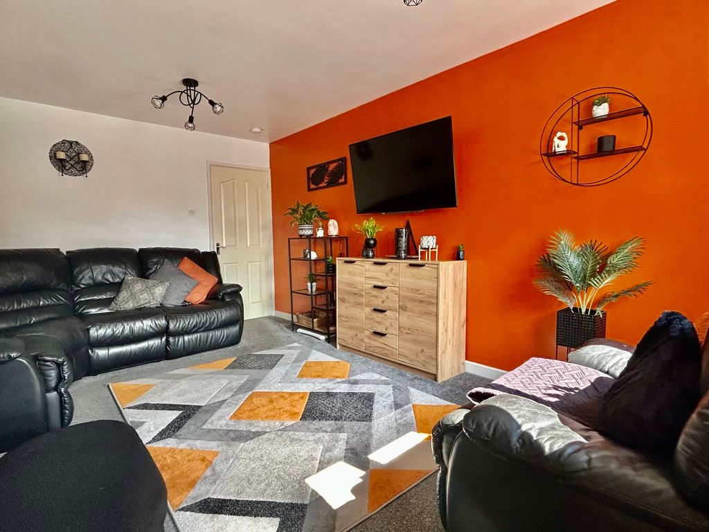 Property photo 2 of 13 Lounge