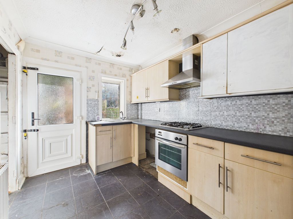 Property photo 3 of 9 Kitchen