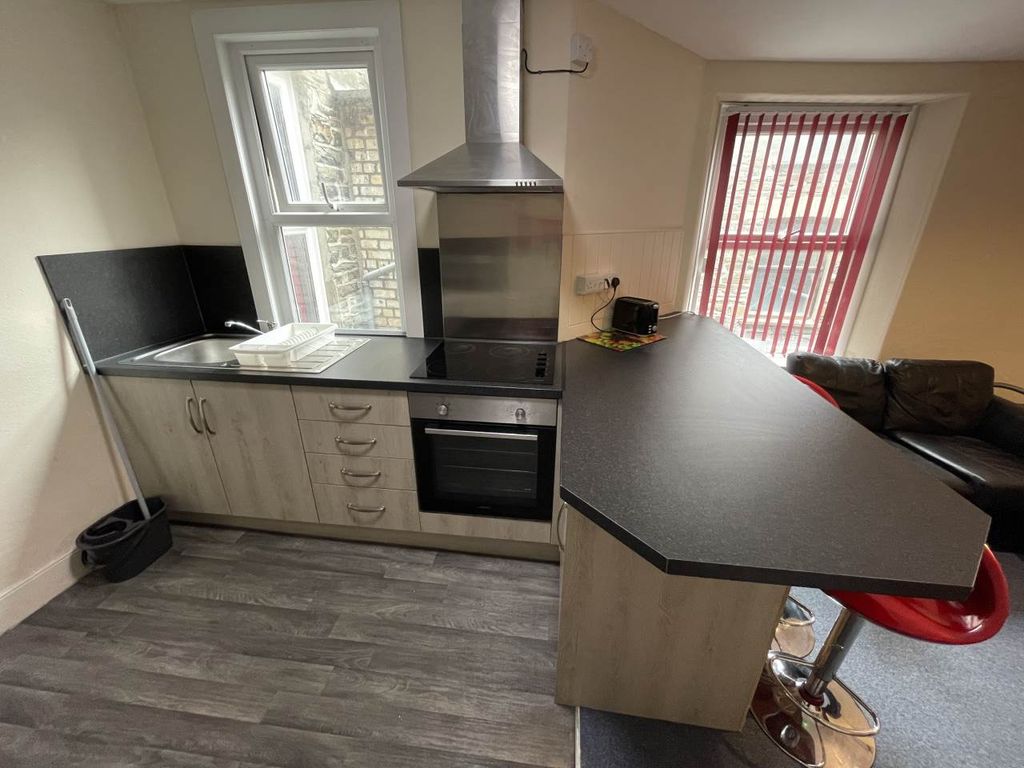 Property photo 2 of 6 Kitchen