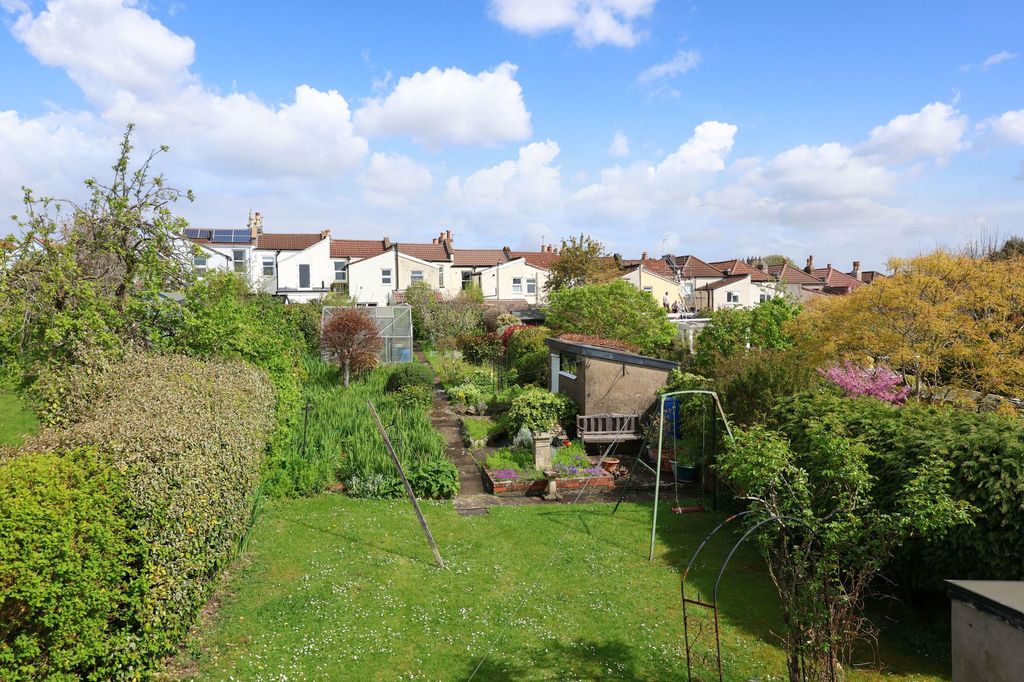 Property photo 3 of 33