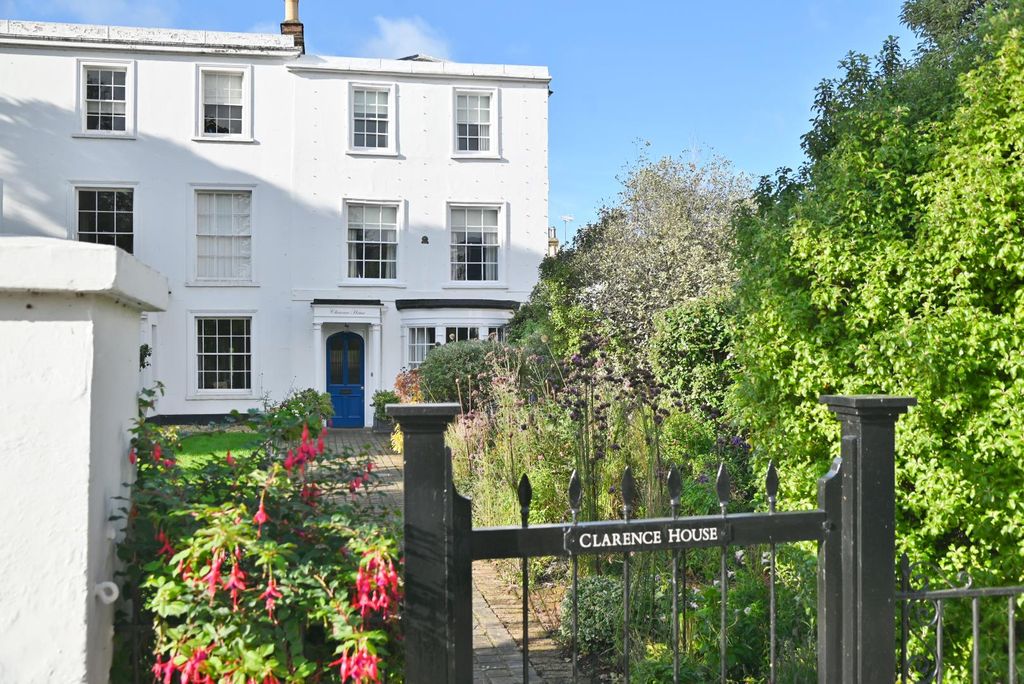 Property photo 1 of 25