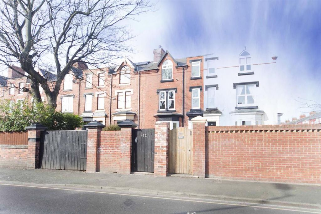 Property photo 2 of 47